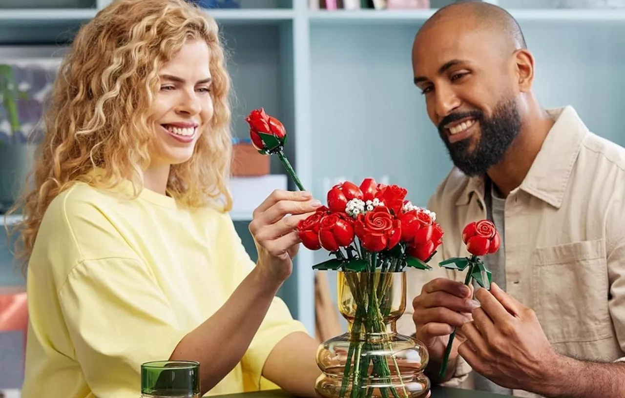 Ces 3 célèbres bouquets de fleurs LEGO sont à prix bradé juste avant la Saint-Valentin