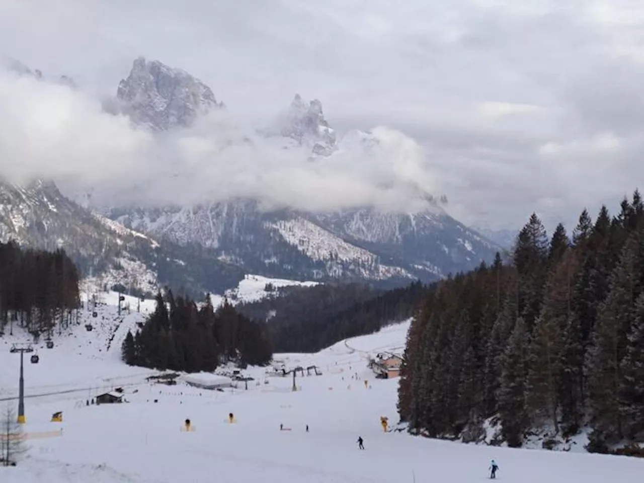 Da Cortina a Roccaraso, in otto milioni sulla neve 'mordi e fuggi'