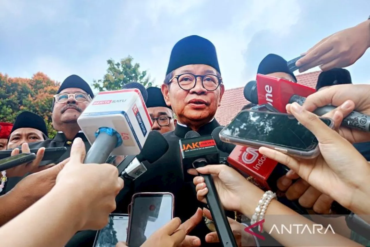 Gubernur DKI Jakarta Berjanji Memutihkan Ijazah Siswa