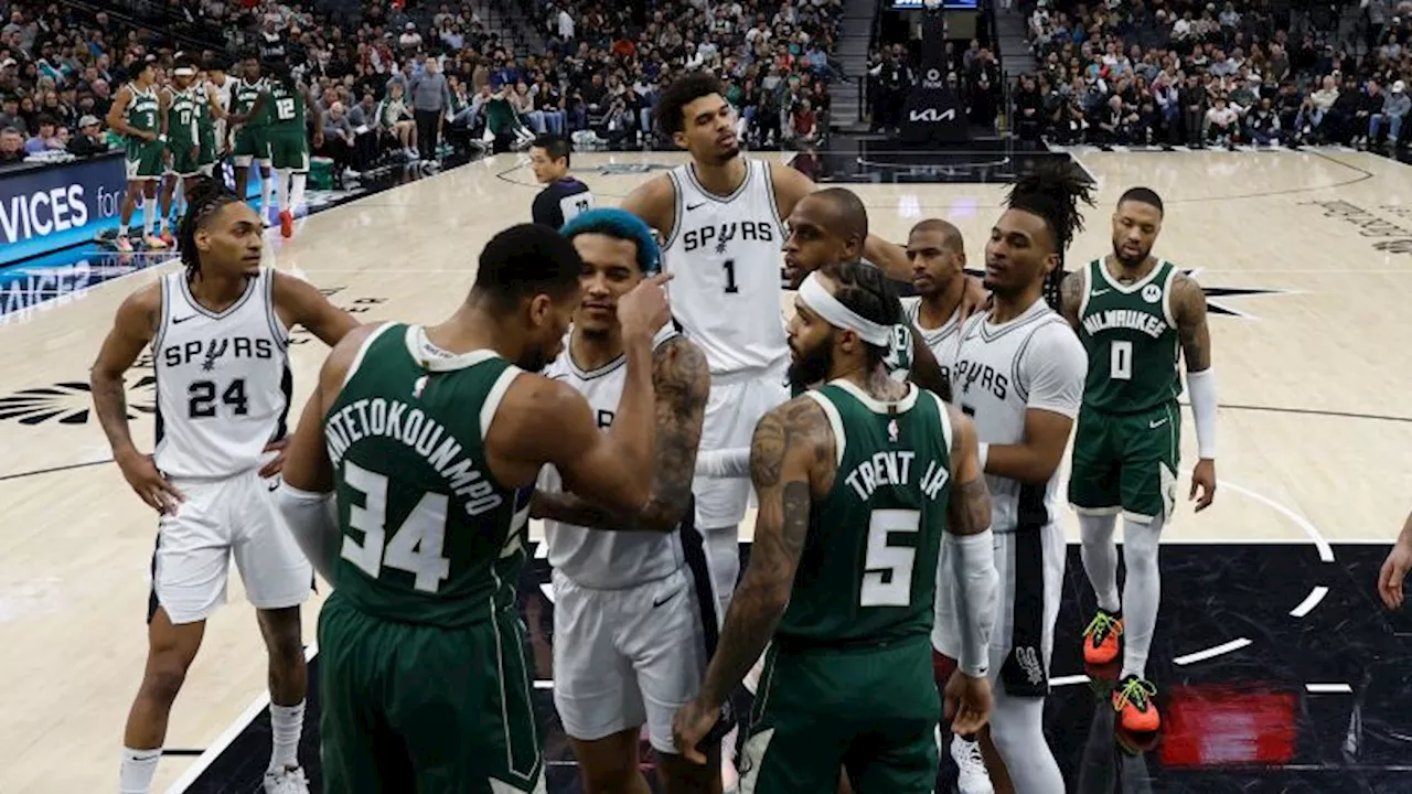 Giannis Antetokounmpo Fumes After Chris Paul Foul in Bucks' Loss to Spurs