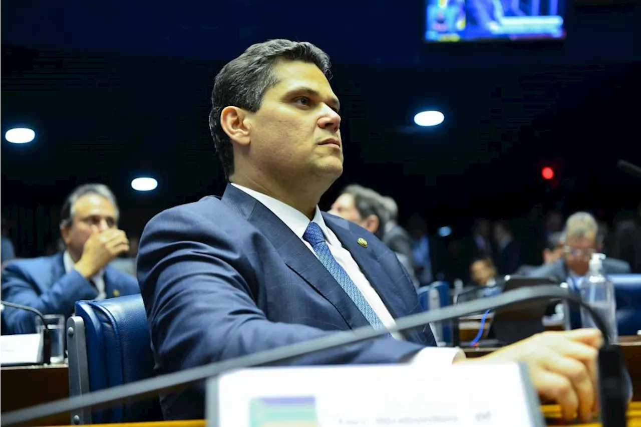 Davi Alcolumbre é eleito presidente do Senado com 73 votos