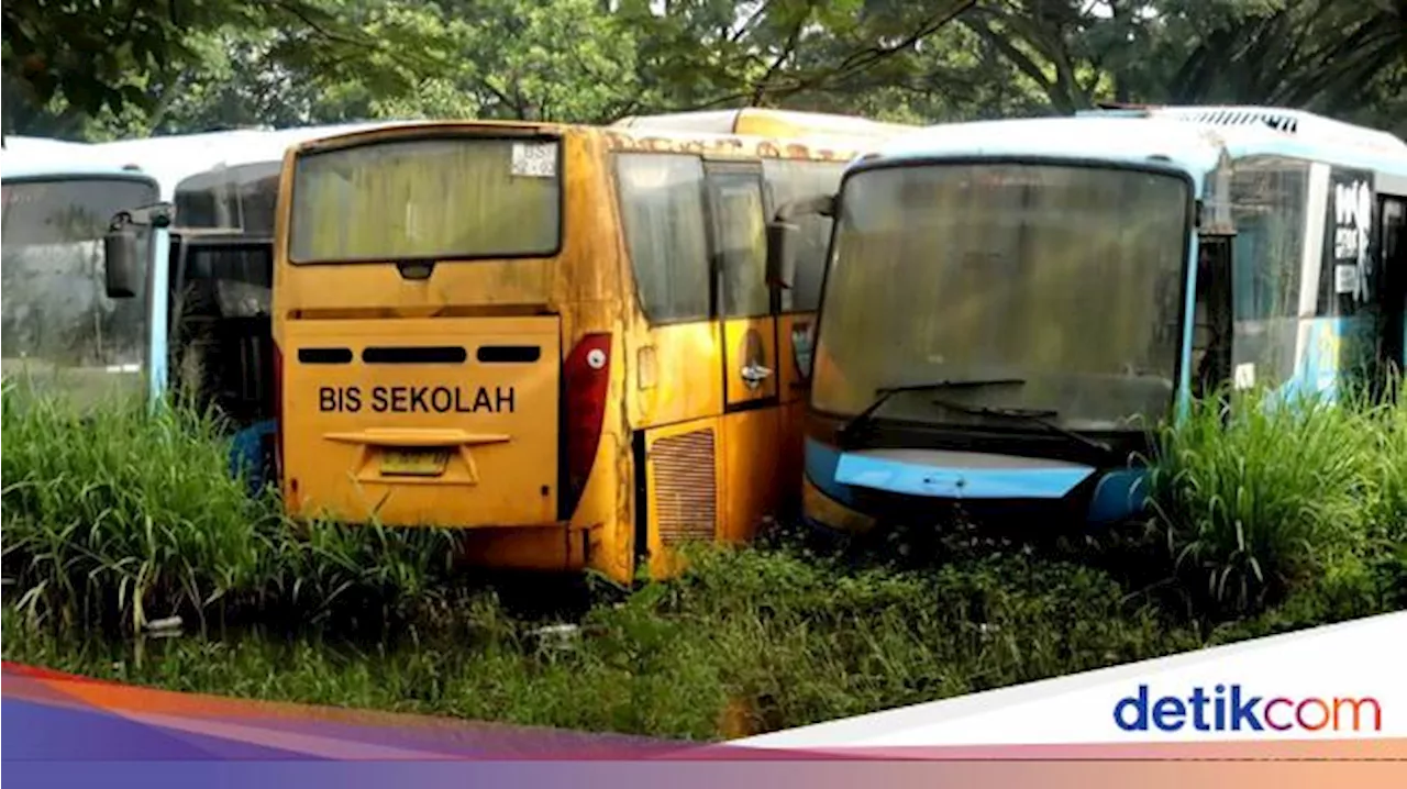 Puluhan Bus Sekolah dan TMB di Bandung Terbengkalai