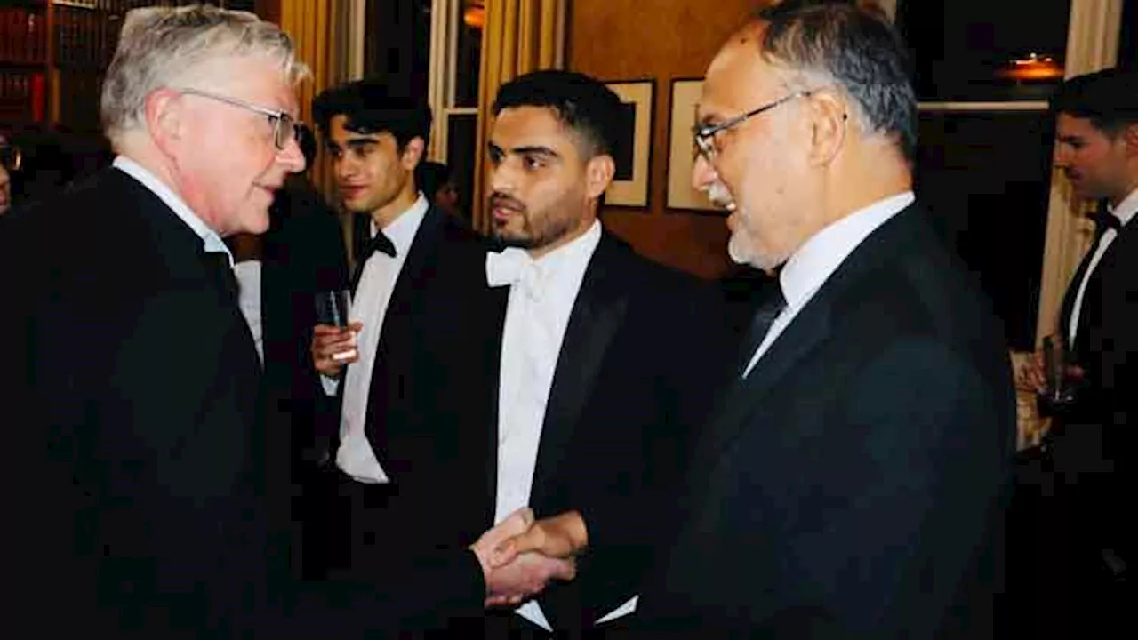 Ahsan Iqbal wins Oxford Union Debate with 180 votes