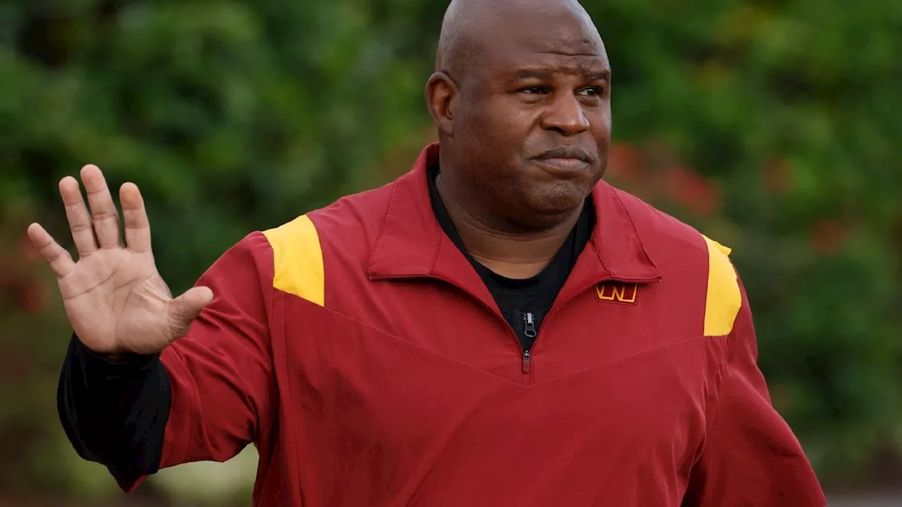 Chicago Bears hiring Eric Bieniemy as RBs coach, source says