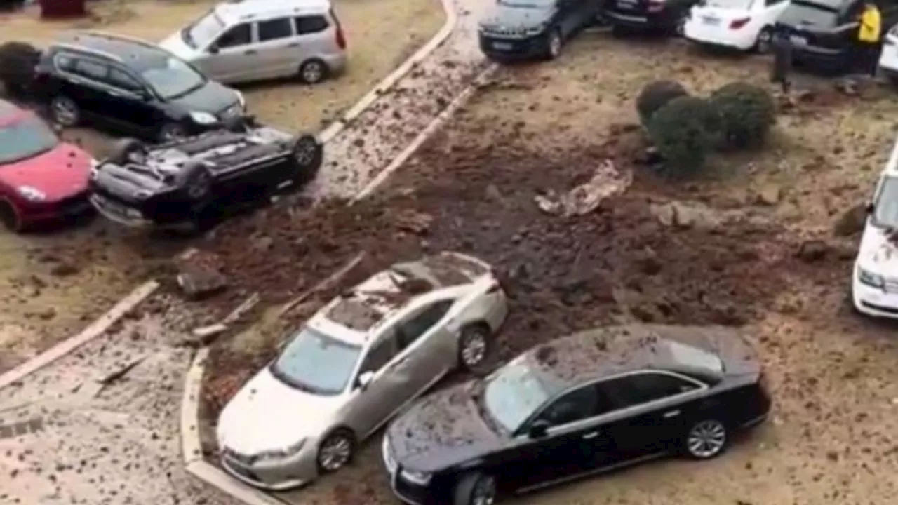 Nuevo caso de niño que arroja un cuete a una coladera, hace volar al menos tres carros