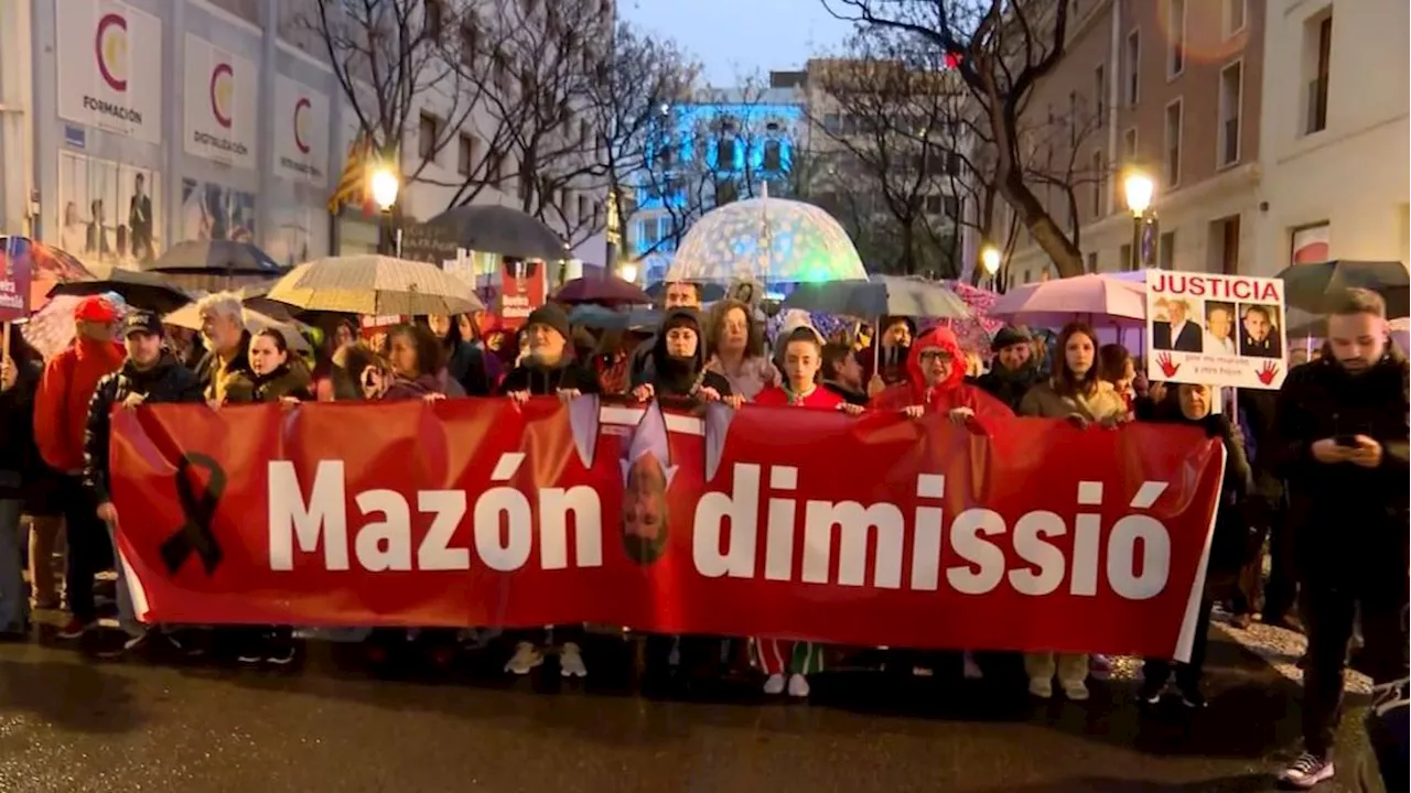 Cuarta manifestación en Valencia contra Mazón por la gestión de la DANA