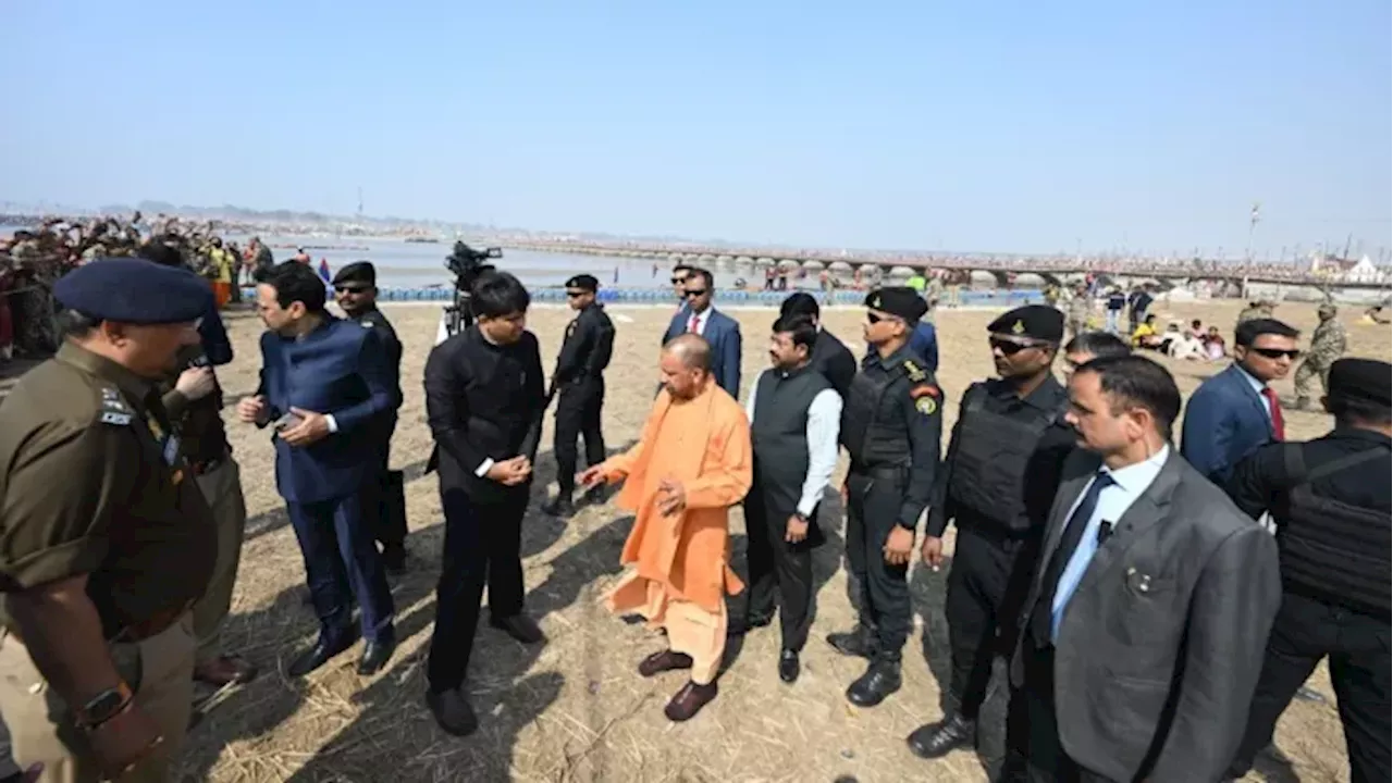 Mahakumbh: संगम नोज का CM योगी ने किया निरीक्षण, DM व DIG से ली हादसे की जानकारी; श्रद्धालुओं से भी की बातचीत