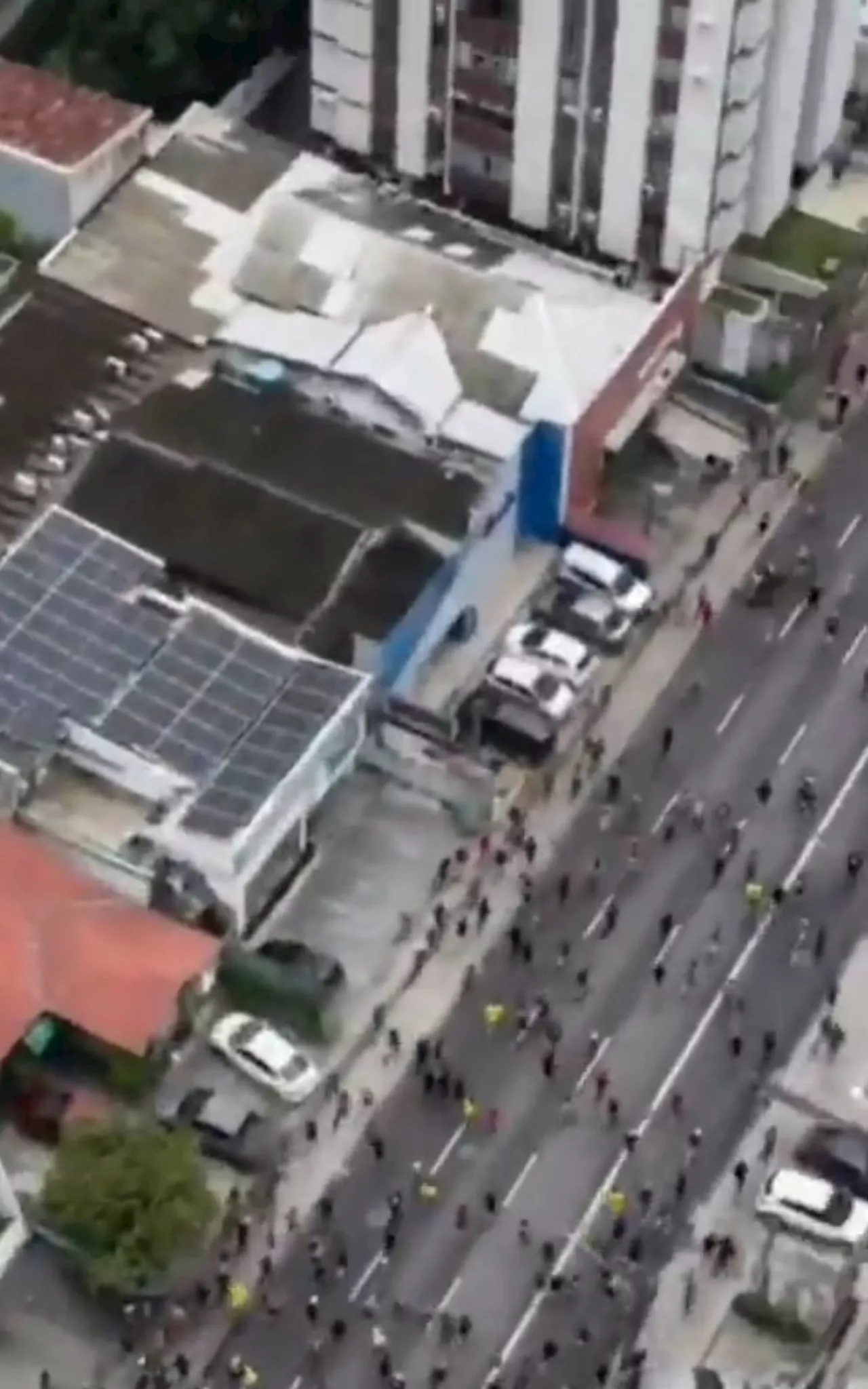 Vídeo: torcidas de Santa Cruz e Sport se envolvem em briga no Recife