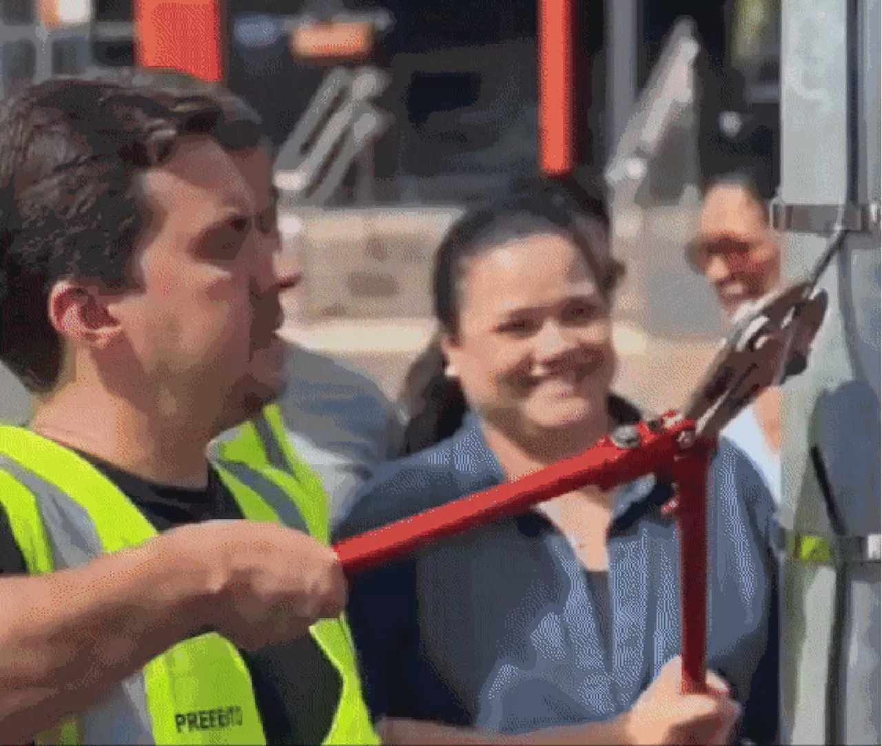 Prefeito de Marília corta fiação de radares de velocidade