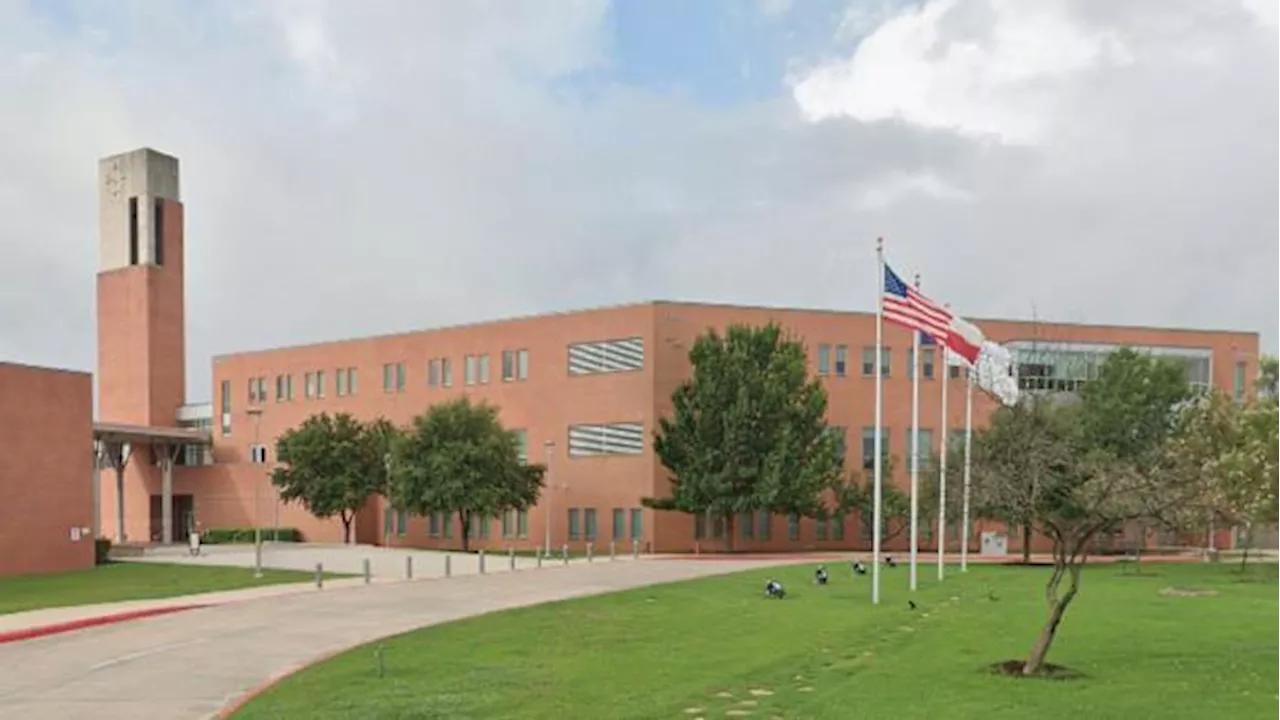 Northeast Lakeview College hosts beam signing ceremony for new veterans center