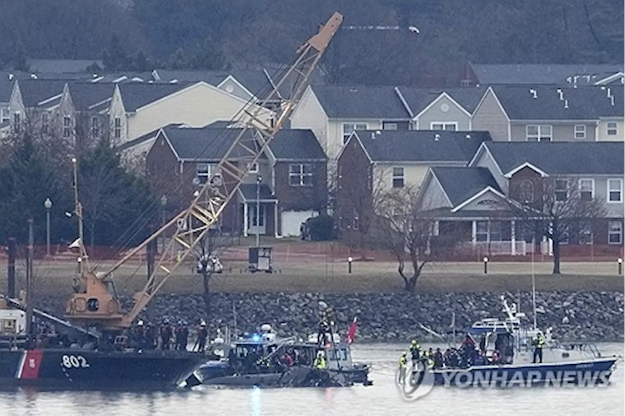 “충돌 참사 빚은 미 군용 헬기, 고위직 대피 비밀훈련 중이었다”