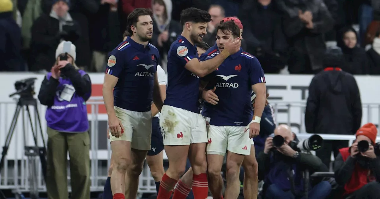 Le XV de France étrille les Gallois mais perd Romain Ntamack