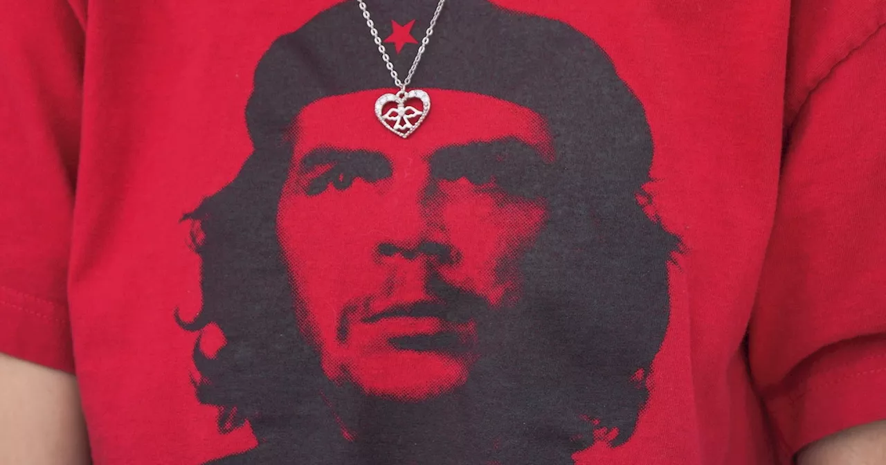 Carrara, Italia paese fascista? Come no: inaugurano la statua di Che Guevara