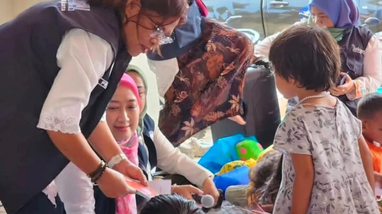 Dinsos Jakarta Beri Bantuan Psikososial bagi Anak-anak dan Ibu-ibu Penyintas Banjir di Semper Barat