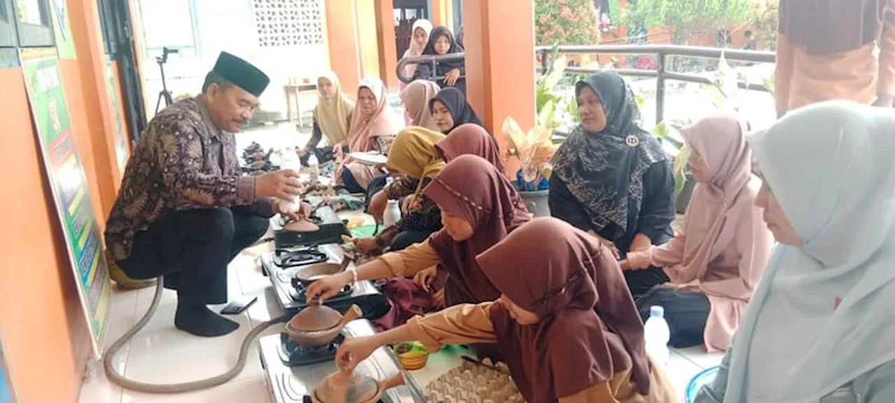 Kenduri Apam di MIN 44 Pidie untuk Edukasi dan Warisan Budaya Lokal