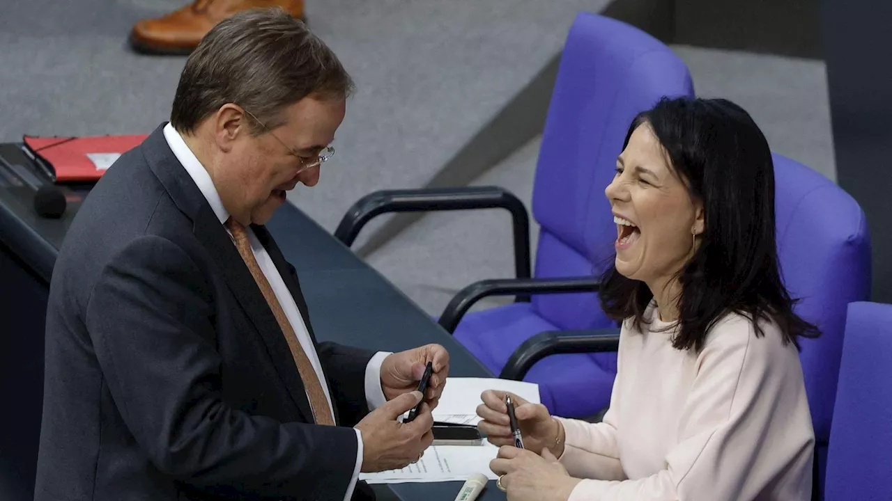 Historisches Treiben und verdecktes Treffen im Bundestag