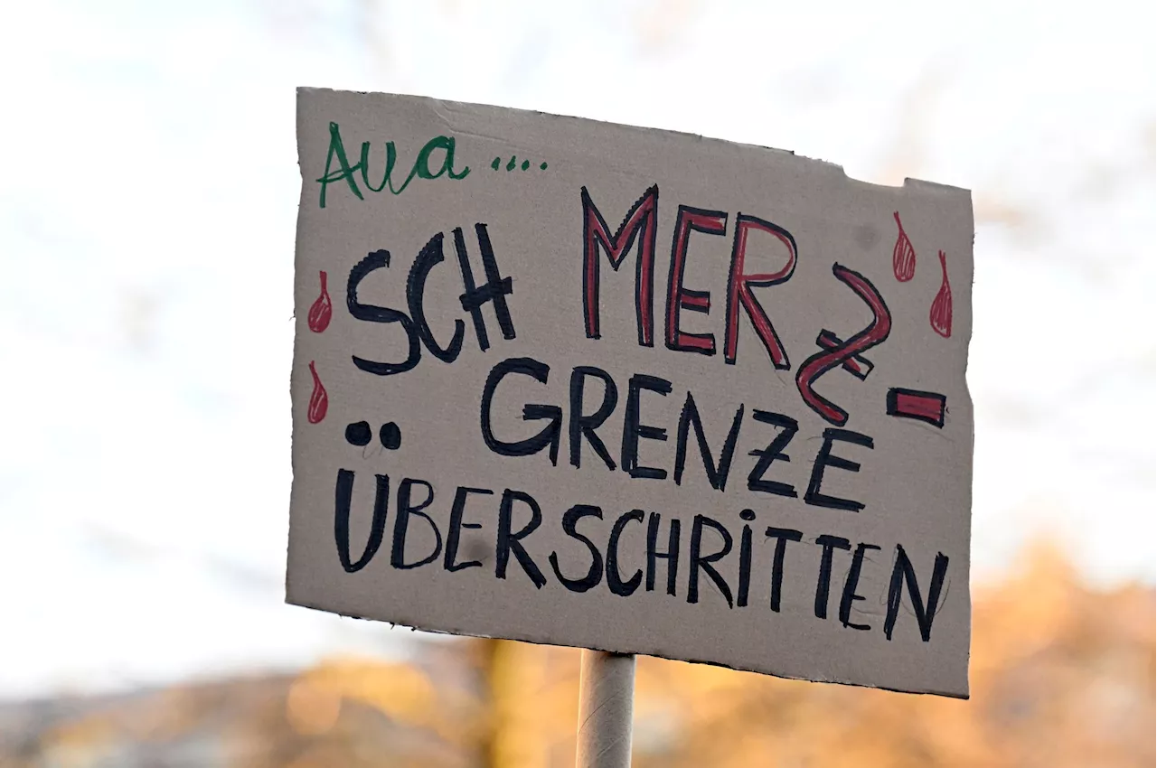 Zehntausende demonstrieren gegen die Zusammenarbeit von Union und AfD