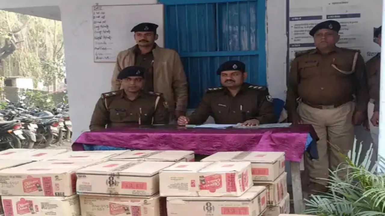 Bettiah Liquor Seized: बस! डिलीवरी होने ही वाला था कि पहुंच गई पुलिस, इसके बाद मच गई अफरा-तफरी, जानें