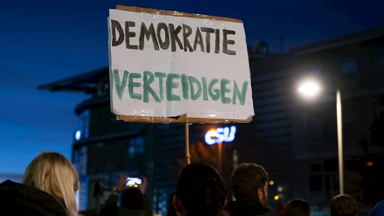 Bayern gegen Rechts: Tausende demonstrieren gegen AfD-Union-Koalition