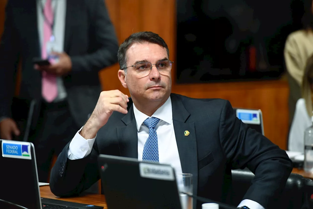 Davi Alcolumbre e Hugo Motta se comprometeram a não atropelar a oposição, diz Flávio Bolsonaro