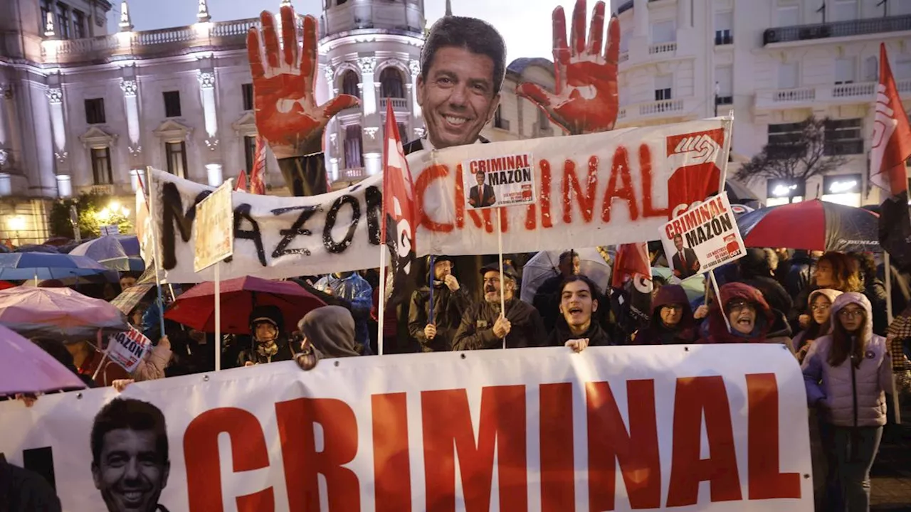 Cuarta manifestación por la dimisión de Carlos Mazón tras la DANA