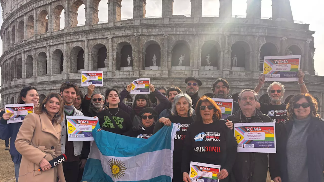 Protestas de ciudadanos argentinos en las calles de Londres y Roma en defensa de los derechos LGTBIQ+ y en contra de las políticas de Milei