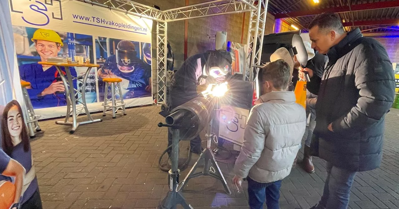 Robots, bekabelde experimenten en futuristisch theater op tech-event Innufuture in Emmen