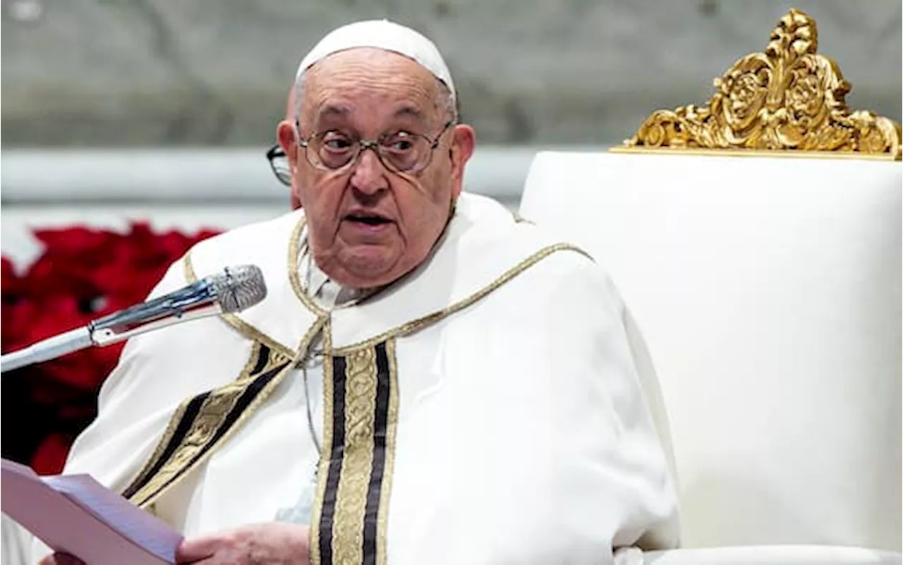 Papa Francesco ai religiosi: 'Siate casti, no alle doppie vite'