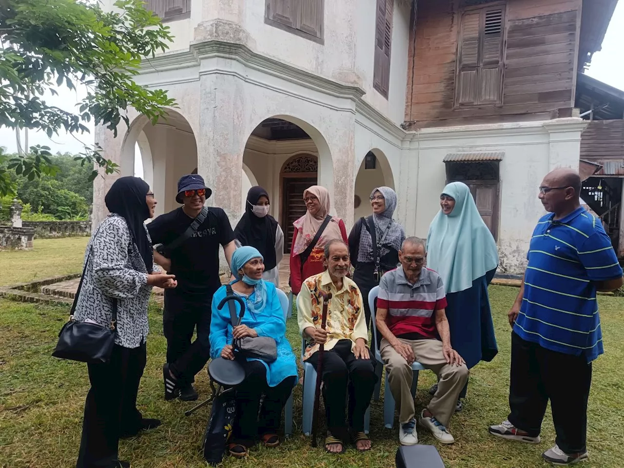 Historical Signboard Installed at Rumah Besar Raja Bilah in Papan