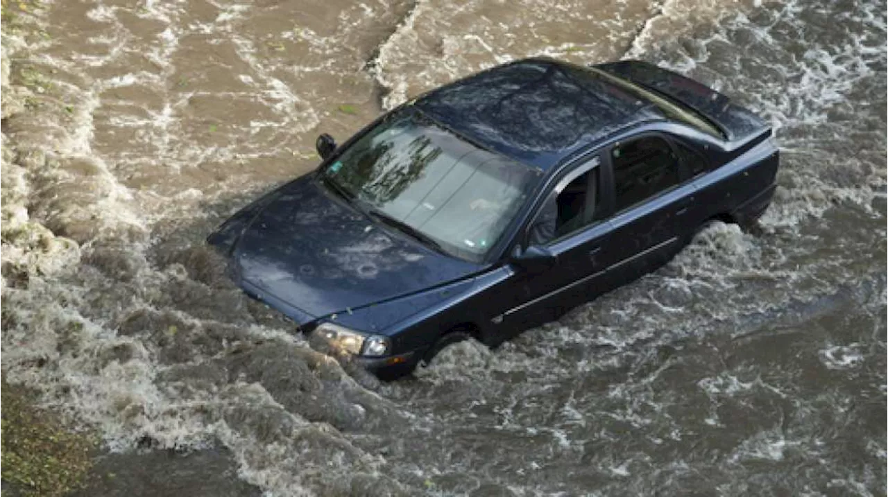 Waspada Banjir, Ini Teknik Berkendaranya