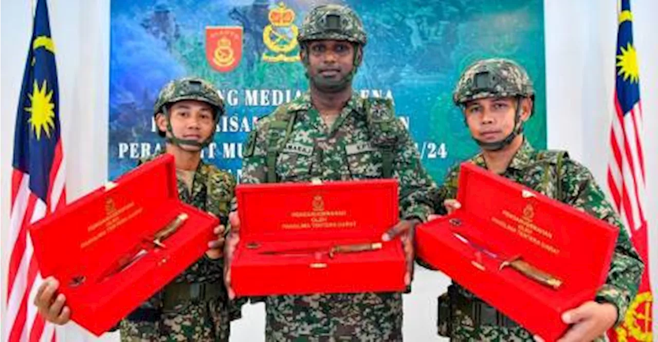 Malaysian Army Awards Silat Champions and Brave Soldier