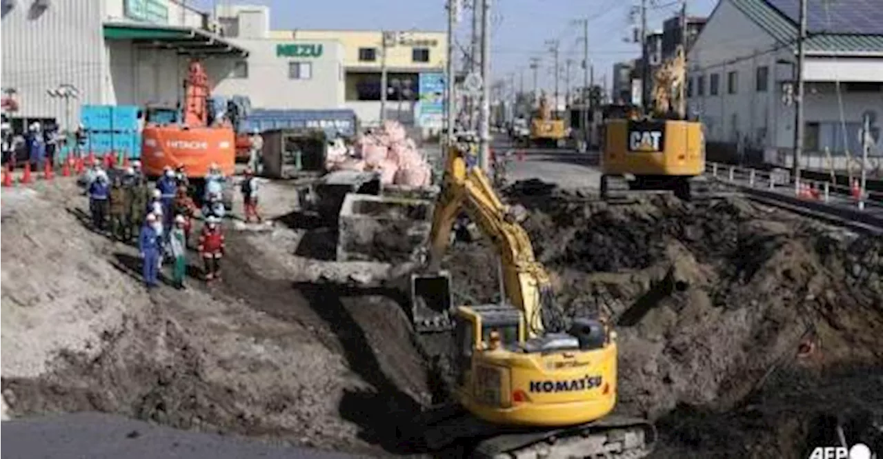 Rescuers build slope to reach man in Japan sinkhole