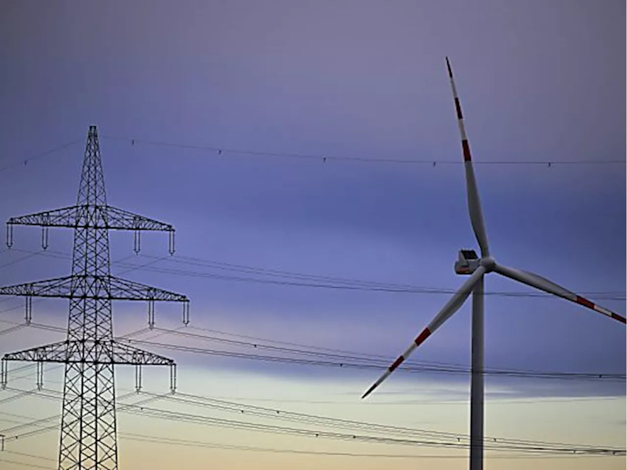 Stromverbrauch 2024 gestiegen, Gasverbrauch geht zurück