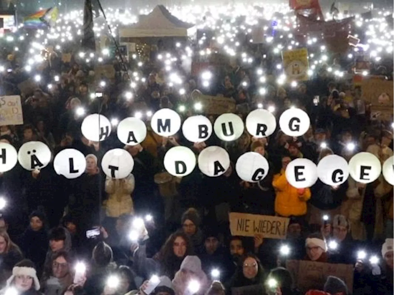 Zehntausende demonstrieren gegen Union und AfD