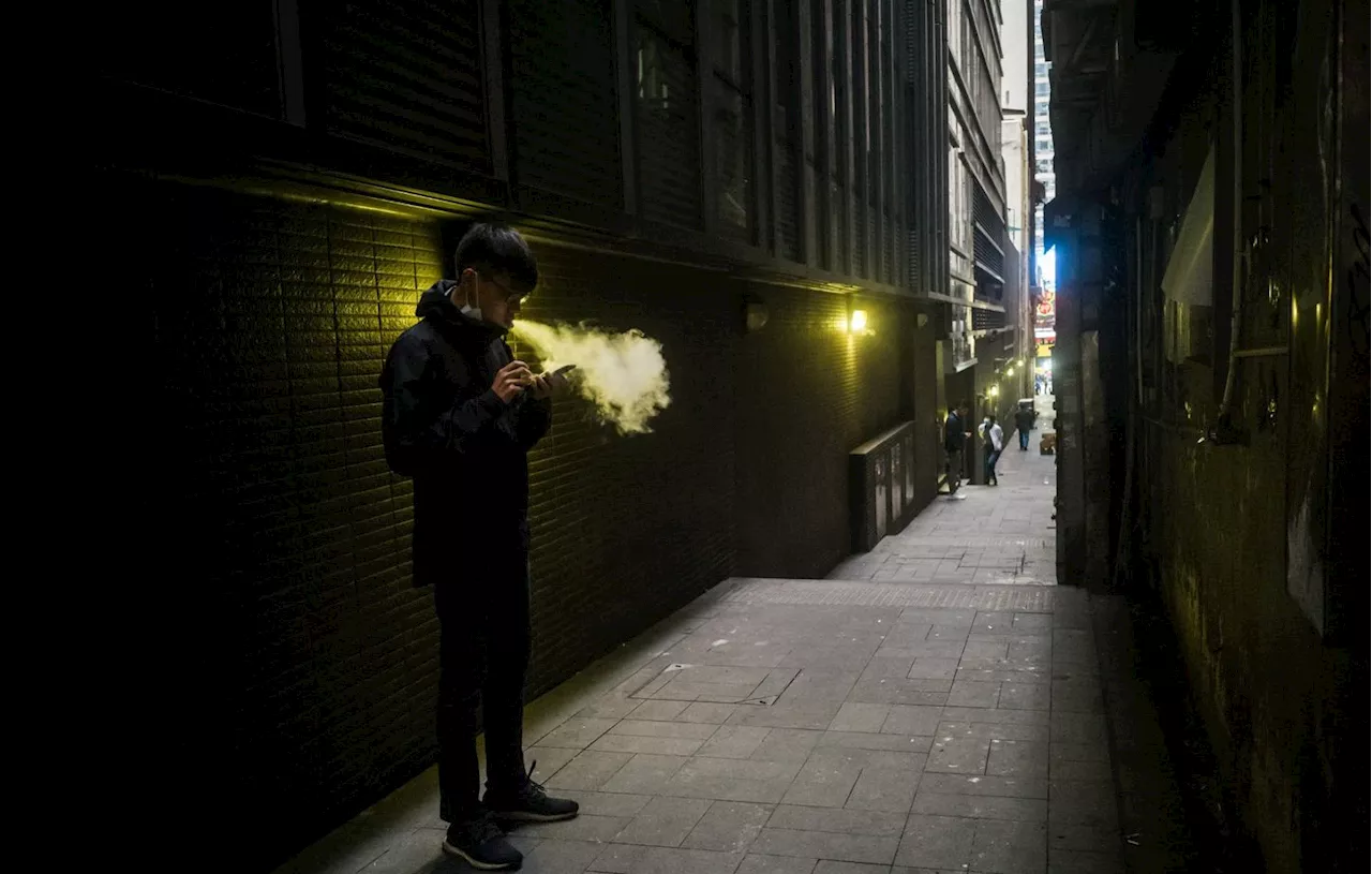 Hong Kong S'Attaque aux Vapoteuses : Interdiction en Espace Public D'ici 2026