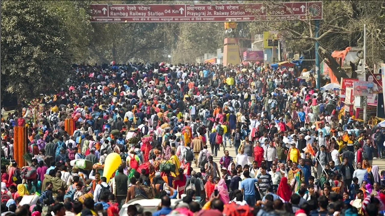 प्रयागराज महाकुंभ में भीड़ और व्यवस्था को संभलने के लिए योगी सरकार ने कई अधिकारियों को कुंभ के लिए रवाना किया है.