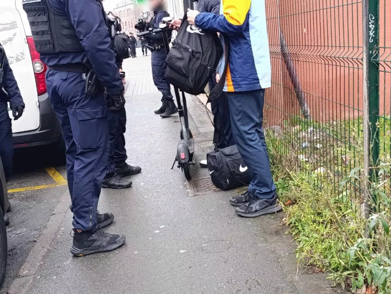 Course-poursuite à trottinette électrique: un adolescent interpellé avec cannabis et arme blanche