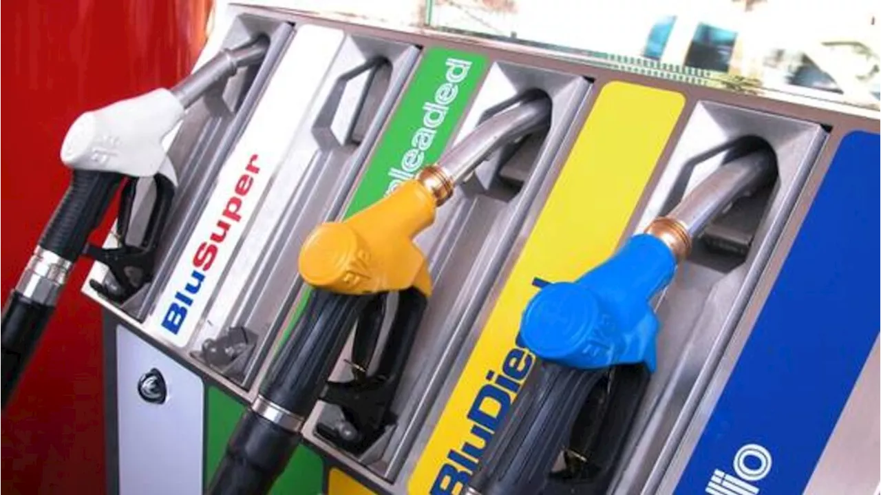 Scendono leggermente i prezzi della benzina e del diesel