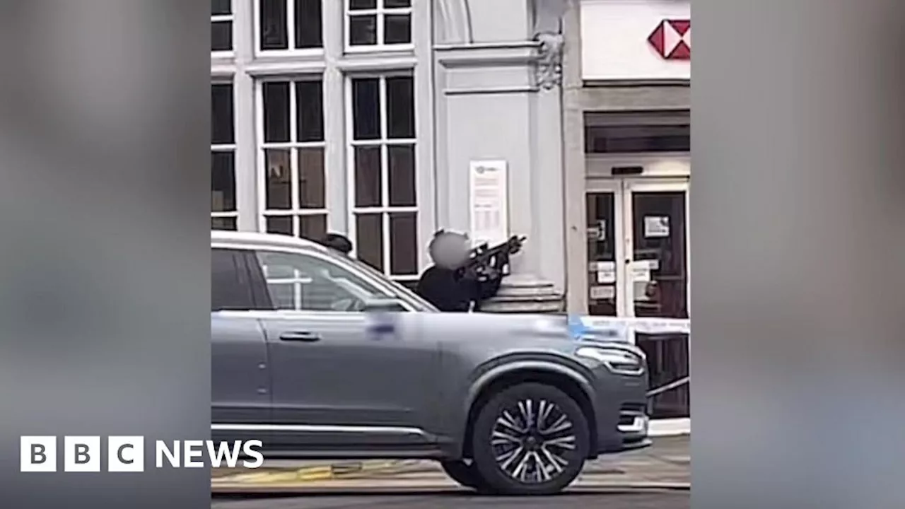 Armed Police Standoff on Lewisham High Street