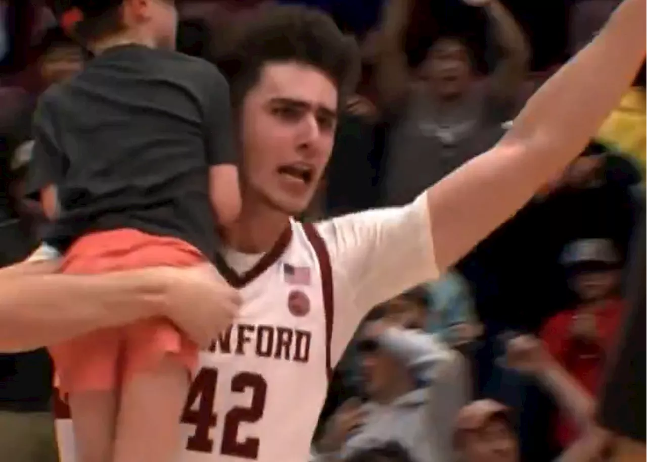 Maxime Raynaud égale le record historique de Stanford avec un 20e double-double