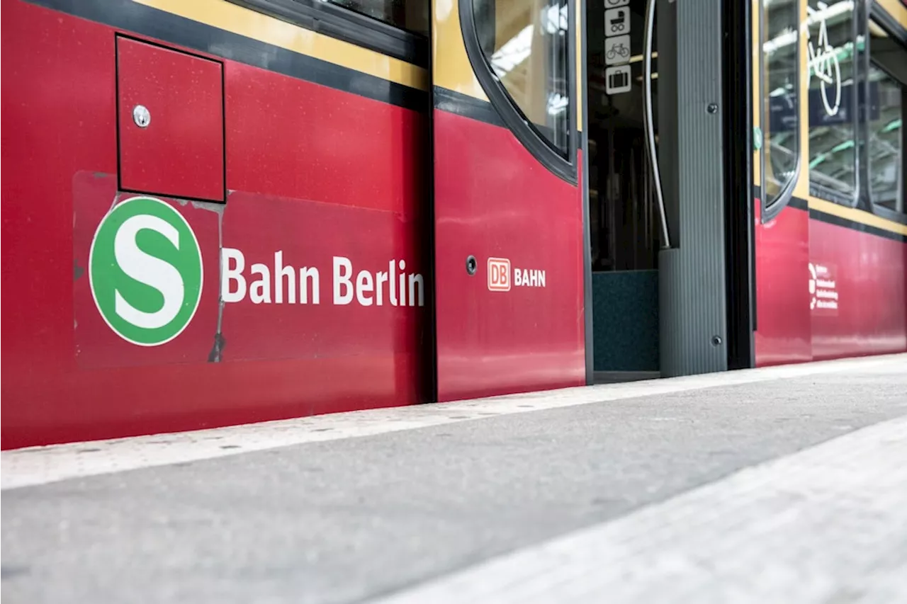 Unbekannte beschädigen zwei S-Bahnen in Berlin