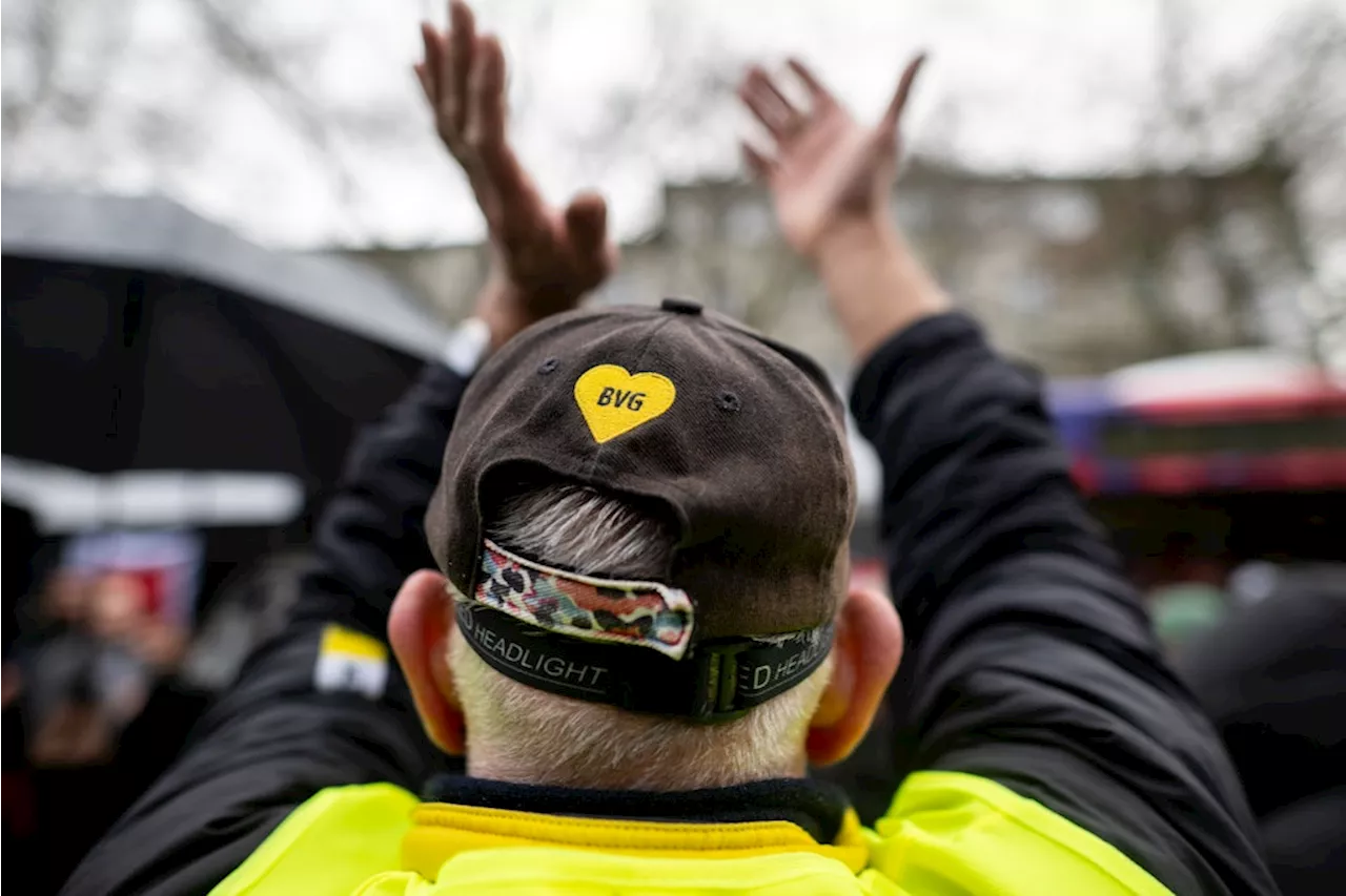 Warnstreik bei der BVG: Busse und Bahnen weitgehend stillgelegt