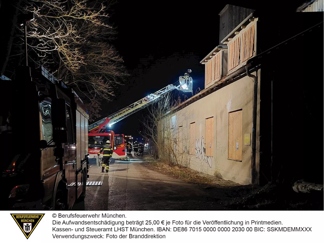 Brand im ehemaligen Kieswerk Mächler in Perlach