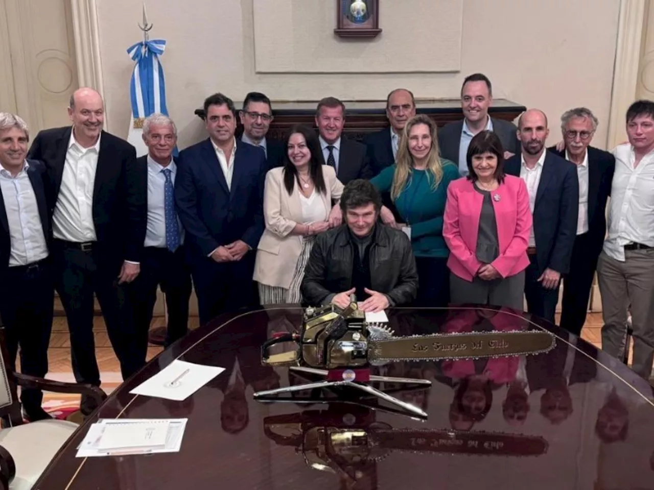 Pánico en el gabinete: Milei echó a dos funcionarios en un día para disciplinar y ya nadie se siente seguro