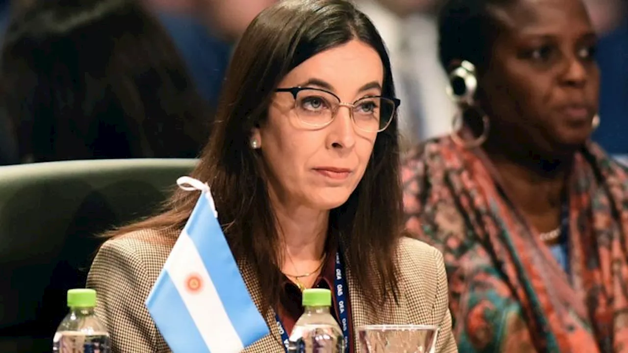 Argentina retira a su embajadora ante la OEA tras disputa pública con el padre