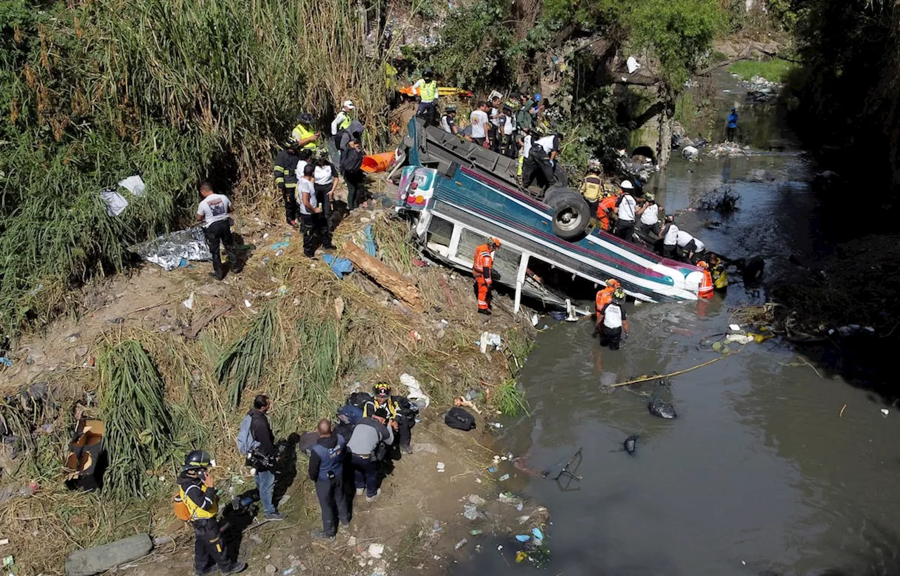 Tragédia em Guatemala: Autocarro precipita-se por um barranco, causando 54 mortes