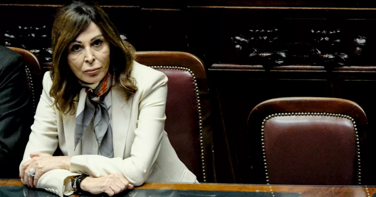 Sfiducio a Santanchè: Vuota Aula del Governo, Opposizione Forte