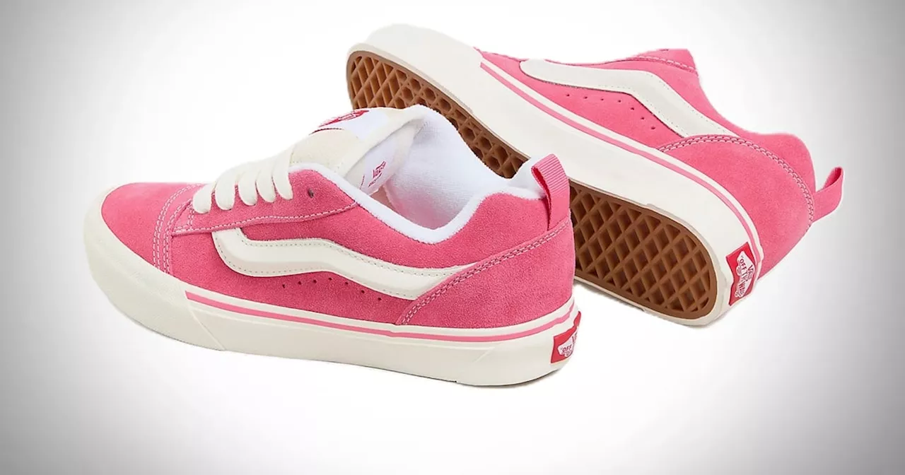 El estilo coquette resalta en su máxima expresión con las zapatillas Knu Skool rosa de Vans