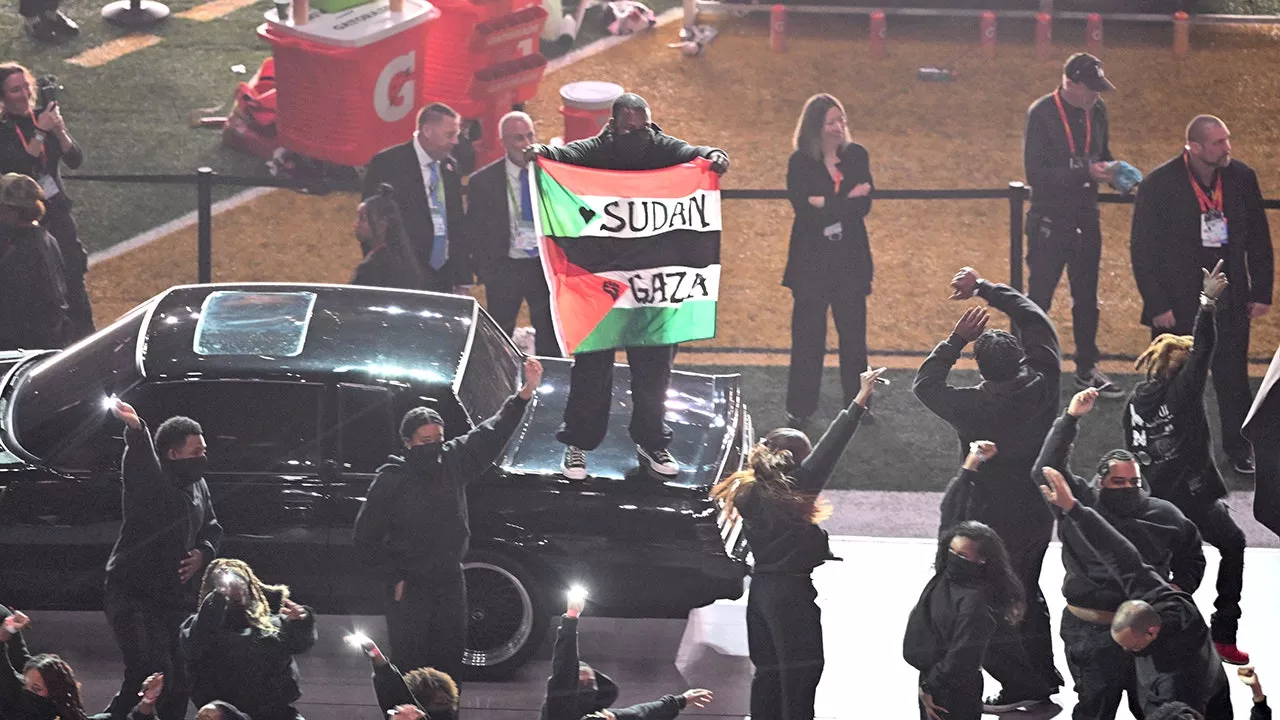 Man Disrupts Kendrick Lamar's Super Bowl Performance with Palestinian Flag Display