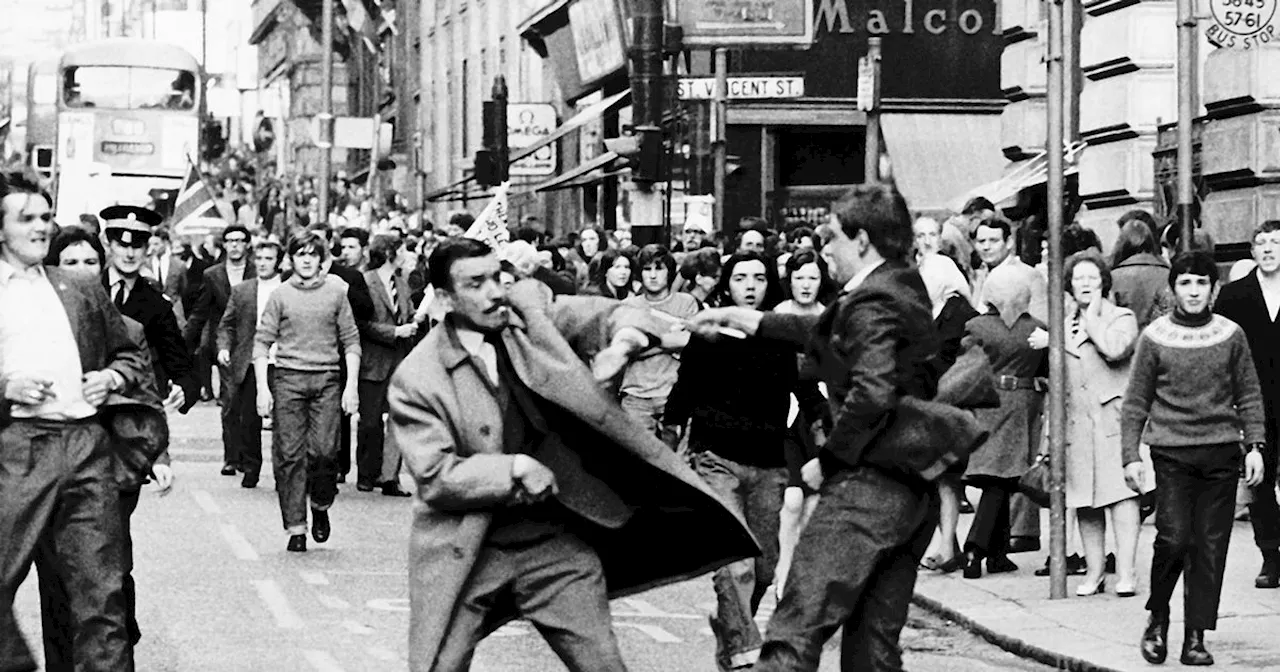 Shocking 1971 Photo Captures Bloody Clashes Between Loyalist and Irish Protesters in Glasgow